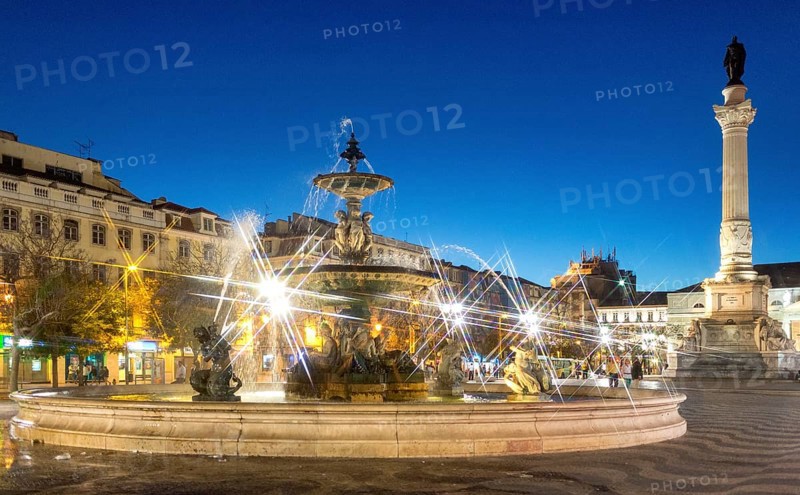 Fountain, Praça do Rossio, cobblestones in wave form, wave pattern, Lisbon, Lisbon district, Portugal