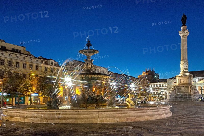 Fountain, Praça do Rossio, cobblestones in wave form, wave pattern, Lisbon, Lisbon district, Portugal