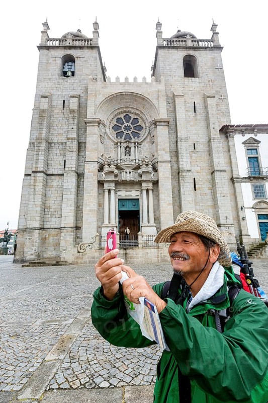 Pilgrims from Brazil photographed in front of the cathedral, Da Sé Cathedral, Barredo neighbourhood, UNESCO World Heritage Site, Oporto, Porto district, Portugal, Europe, aerial view, birds-eyes view, Travel, Travel Photography
