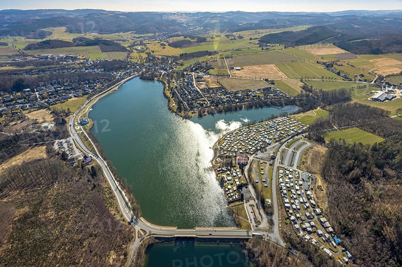 Aerial view, reservoir Amecke Sorpesee, campsite Amecker Damm, hilly landscape, Amecke, Sundern, Sauerland, North Rhine-Westphalia, Germany, DE, Europe, aerial view, aerial photography, aerial photography, local recreation area, lake, Sorpe dam, overview, bird's-eye view, overview