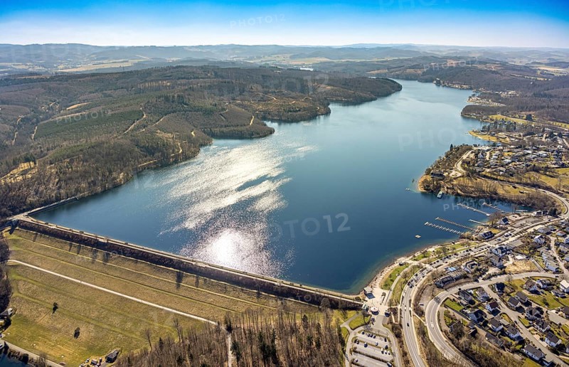 Aerial view, Lake Sorpe with dam wall, hilly landscape forest area, Langscheid, Sundern, Sauerland, North Rhine-Westphalia, Germany, DE, Europe, aerial view, aerial photography, aerial photography, recreation area, lake, Sorpe dam, overview, bird's-eye view, overview