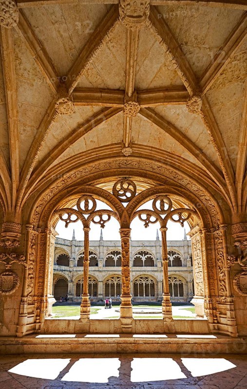 Manueline Cloister of Joao de Castilhos, Mosteiro dos Jerónimos, UNESCO World Heritage Site, Lisbon, District of Lisbon, Portugal
