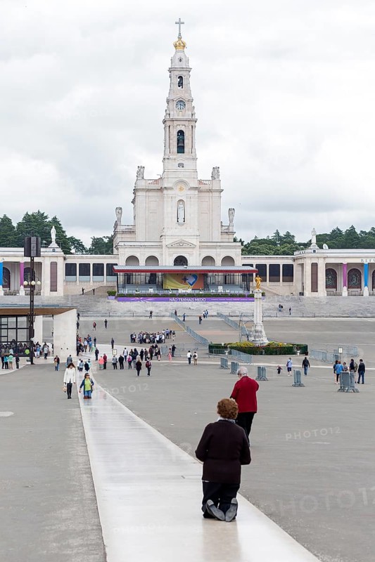 Penitents slide on their knees across the forecourt of the Basilica of Fatima, Fátima, District of Santarém, Portugal, Europe, Fátima, District of Santarém, Aerial view, birds-eyes view, Travel, Travel photography