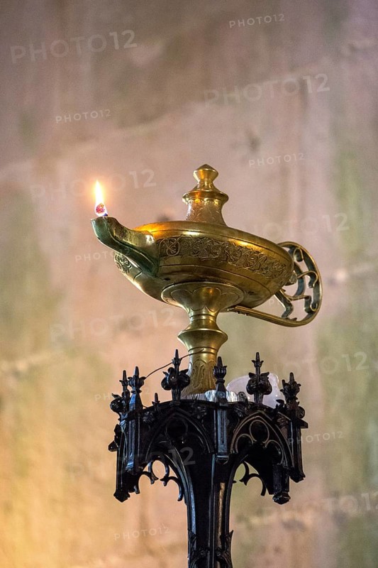 Oil lamp, Changing of the guard at the tomb of the unknown soldier in the chapter house, Monastery of Santa Maria da VitÃüria, UNESCO World Heritage Site, Monastery Church of Batalha, Mosteiro da Batalha, Batalha, Leiria District, Portugal, Europe, aerial view, birds-eyes view, Travel, Travel Photography