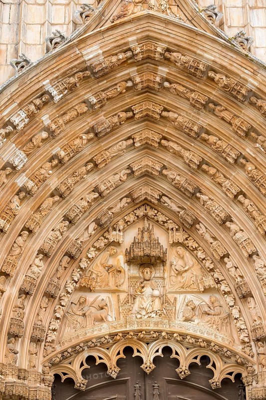 Apostle figures, Monastery of Santa Maria da VitÃüria, UNESCO World Heritage Site, main portal with four-winged angels, monastery church of Batalha, Mosteiro da Batalha, Batalha, Leiria district, Portugal, Europe, aerial view, birds-eyes view, travel, travel photography