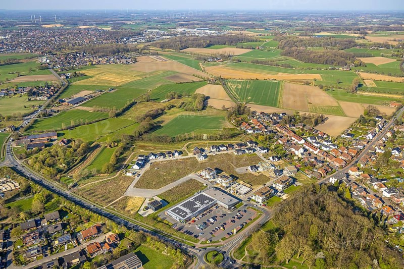 Aerial view, residential area Neuenkamp Am Alten Schützenplatz, construction site and new development area single-family houses, commercial area Ferdinand-Spahn-Weg, Bork, Selm, Münsterland, North Rhine-Westphalia, Germany, construction work, construction area, building site, building plots, construction project, construction site, DE, Europe, aerial view, aerial photography, aerial photography, overview, bird's-eye view, bird's-eye view, overview