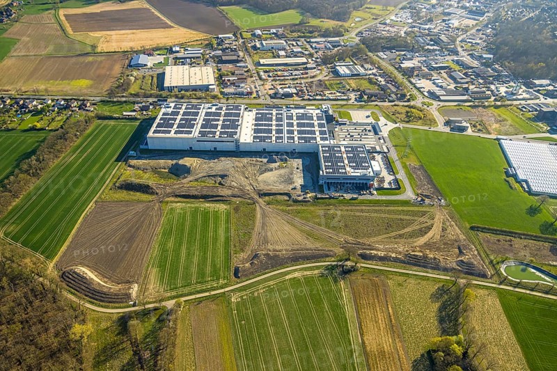 Aerial view, industrial estate Werner Straße, GC24-EXPRESS KG Cordes und Gräfe KG central warehouse logistics centre with solar roof, Selm, Münsterland, North Rhine-Westphalia, Germany, DE, Europe, aerial view, aerial photography, aerial photography, overview, bird's-eye view, overview