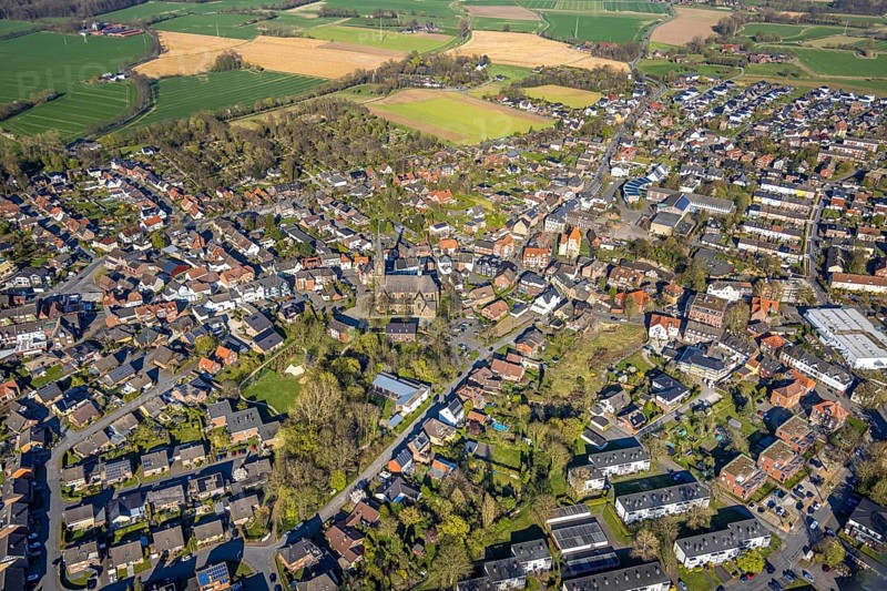Aerial view, catholic parish church St. Ludger in the town centre residential area, Selm, Münsterland, North Rhine-Westphalia, Germany, place of worship, DE, Europe, religious community, place of worship, property tax, holy place, real estate, church, parish, denomination, aerial view, aerial photography, aerial photography, religion, religious site, overview, bird's-eye view, residential area, living and life, residential area, residential quality, residential quarter, housing estate, residential area, birds-eyes view, overview
