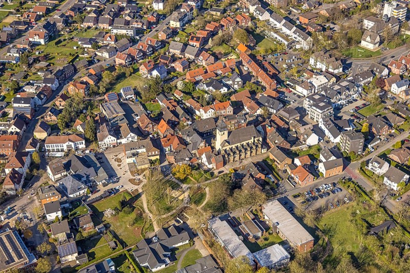 Aerial view, catholic St. Stephanus Kirche im Ortszentrum, Wohngebiet und Stephanuspark, Bork, Selm, Münsterland, North Rhine-Westphalia, Deutschland, Andachtstätte, DE, Europa, Glaubensgemeinschaft, Gotteshaus, Grundsteuer, Heilige Stätte, Immobilien, Kirche, Kirchengemeinde, Konfession, Luftaufnahme, Luftbildfotografie, Luftfotografie, Park, Religion, Religiöse Stätte, Übersicht, Vogelperspektive, Wohnanlage, Wohnen und Leben, Wohngebiet, Wohnqualität, Wohnquartier, Wohnsiedlung, Wohnviertel, birds-eyes view, overview