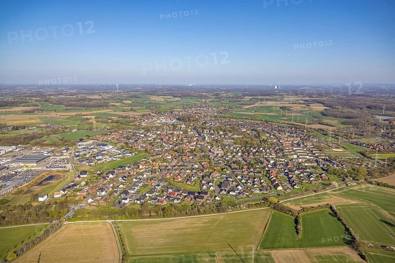 Aerial view, residential area, view of Bork district with distant view and blue sky, commercial area on the left, Selm, Münsterland, North Rhine-Westphalia, Germany, DE, Europe, property tax, real estate, aerial view, aerial photography, aerial photography, overview, bird's-eye view, residential area, living and living, residential area, residential quality, residential neighbourhood, housing estate, residential district, birds-eyes view, overview