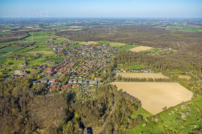 Aerial view, residential area, local view Cappenberg, Selm, Münsterland, North Rhine-Westphalia, Germany, DE, Europe, property tax, real estate, aerial view, aerial photography, aerial photography, overview, bird's-eye view, residential complex, living and life, residential area, residential quality, residential neighbourhood, housing estate, residential district, birds-eyes view, overview