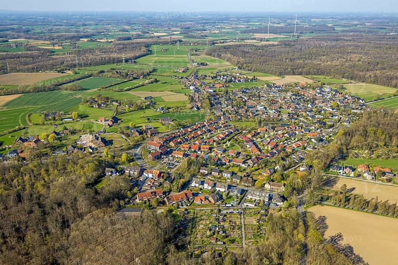 Aerial view, residential area, local view Cappenberg, Selm, Münsterland, North Rhine-Westphalia, Germany, DE, Europe, property tax, real estate, aerial view, aerial photography, aerial photography, overview, bird's-eye view, residential complex, living and life, residential area, residential quality, residential neighbourhood, housing estate, residential district, birds-eyes view, overview