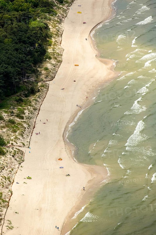 UnieÅ'cie, nest, West Pomerania, sandy beach, fishing boats, beach life, Baltic Sea coast, Województwo zachodniopomorskie, Poland, Uniescie, Województwo zachodniopomorskie, PL, Europe, aerial photo, birds-eyes view, aerial view, aerial photography, overview, bird's eye view, northern Poland