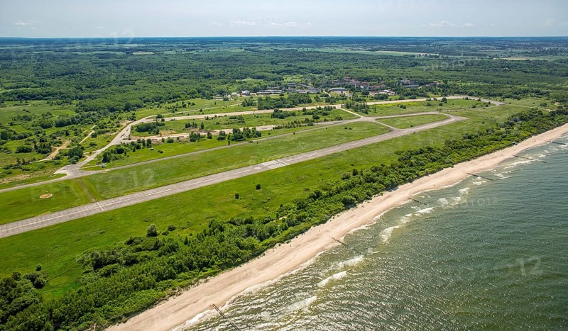 Airfield Lotnisko KoÅ'obrzeg-Bagicz, KoÅ'obrzeg, Baltic Sea coast, Województwo zachodniopomorskie, Poland, Kolobrzeg, Województwo zachodniopomorskie, PL, Europe, aerial view, birds-eyes view, aerial photography, aerial photography, overview, bird's eye view, northern Poland