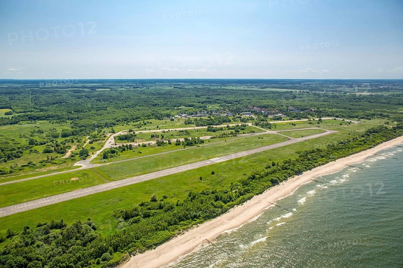 Airfield Lotnisko KoÅ'obrzeg-Bagicz, KoÅ'obrzeg, Baltic Sea coast, Województwo zachodniopomorskie, Poland, Kolobrzeg, Województwo zachodniopomorskie, PL, Europe, aerial view, birds-eyes view, aerial photography, aerial photography, overview, bird's eye view, northern Poland