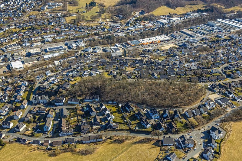 Aerial view, residential area An der Schingerskuhle with forest, green lung, commercial area In der Trift and Bruchstraße, Olpe city, Olpe, Sauerland, North Rhine-Westphalia, Germany, DE, Europe, aerial view, aerial photography, aerial photography, overview, bird's-eye view, overview