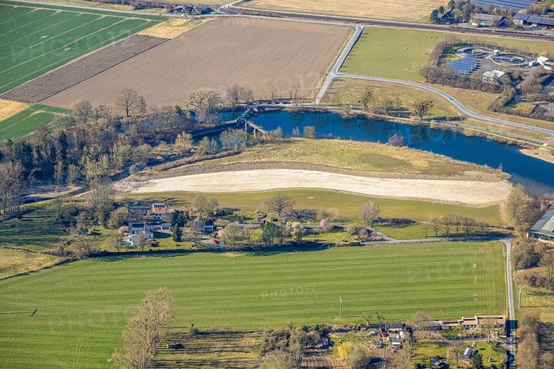 Aerial view, river Ruhr with weir, dry riverbed Am Graben, Wimbern, Wickede, Soester Börde, North Rhine-Westphalia, Germany, DE, Europe, aerial view, aerial photography, aerial photography, overview, bird's eye view, Wickede (Ruhr), birds-eyes view, overview