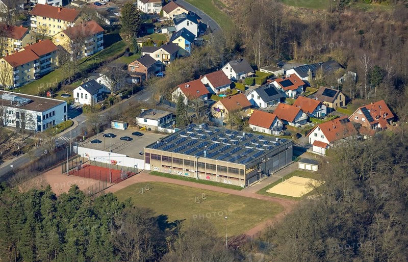 Aerial view, Gerken sports hall with solar roof, sports field and football pitch, Echthausen, Wickede, Soester Börde, North Rhine-Westphalia, Germany, DE, Europe, photovoltaic, aerial view, aerial photography, aerial photography, photovoltaic system, solar, solar system, solar roof, solar energy, solar panel, solar power system, overview, bird's-eye view, Wickede (Ruhr), birds-eyes view, overview