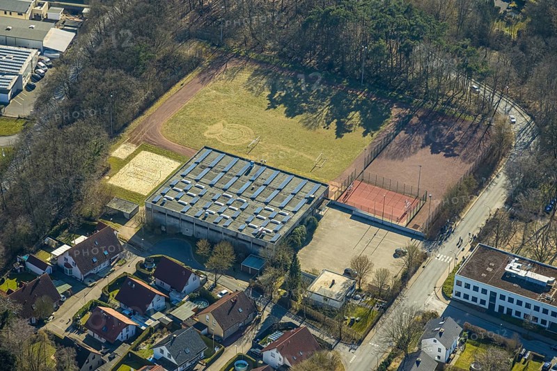 Aerial view, Gerken sports hall with solar roof, sports field and football pitch, Echthausen, Wickede, Soester Börde, North Rhine-Westphalia, Germany, DE, Europe, photovoltaic, aerial view, aerial photography, aerial photography, photovoltaic system, solar, solar system, solar roof, solar energy, solar panel, solar power system, overview, bird's-eye view, Wickede (Ruhr), birds-eyes view, overview