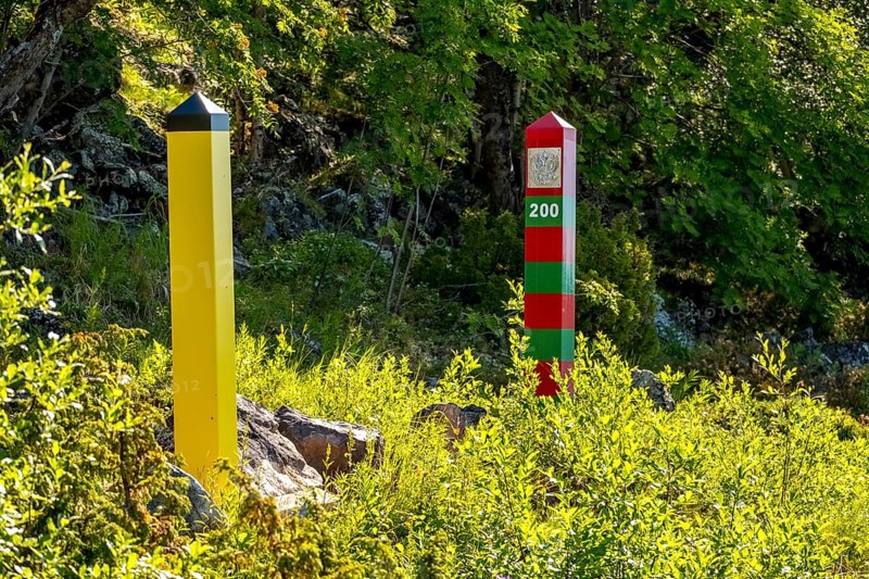 Border Norway-Russia, border posts, yellow border post Norway, red-green border post Russia, Kirkenes, Finnmark, Norway, Scandinavia, Europe, adventure travel, tourism, border markers, border stones, Hurtigruten, Hurtigruten voyage, cruise, land border, NOR, travel, travel destination, sea voyage, sightseeing, national border, tourism, Norwegian, Scandinavian, touristic