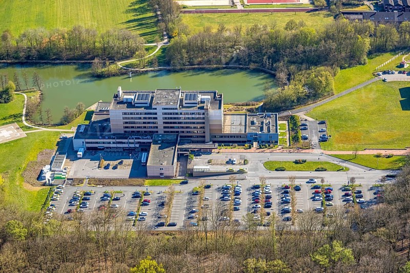 Aerial view, Hospital St. Christophorus Werne with car park, Am See, Werne, Ruhr area, North Rhine-Westphalia, Germany, DE, Europe, healthcare, hospital, clinic, clinic centre, hospital, aerial photograph, aerial photography, aerial photography, medical facility, medical aid, Münsterland, overview, bird's-eye view, overview, medical care