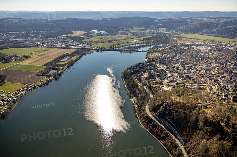 Aerial view, Harkortsee with sun reflection and view to the Obergrabenbrücke, on the right Wetter Castle and Strandweg, Wetter, Ruhr area, North Rhine-Westphalia, Germany, DE, Europe, aerial view, aerial photography, aerial photography, overview, bird's eye view, Wetter (Ruhr), birds-eyes view, overview