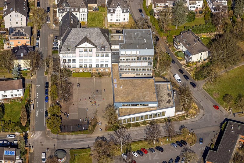 Aerial view, Städtische Sekundarschule am See, schoolyard and pupils, Wetter, Ruhr area, North Rhine-Westphalia, Germany, education, educational institution, DE, Europe, educational institute, aerial view, aerial photography, aerial photography, school, overview, bird's eye view, Wetter (Ruhr), birds-eyes view, overview