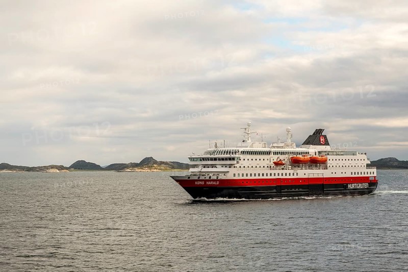 Ship MS Kong Harald, Bolga, Nordland, Norway, Scandinavia, Europe, adventure travel, tourism, Hurtigruten, Hurtigruten voyage, cruise, cruise ship, liner, NOR, passenger ship, shipping company Hurtigruten AS, travel, destination, ship, sea voyage, sightseeing, tourism, Norwegian, Scandinavian, touristic