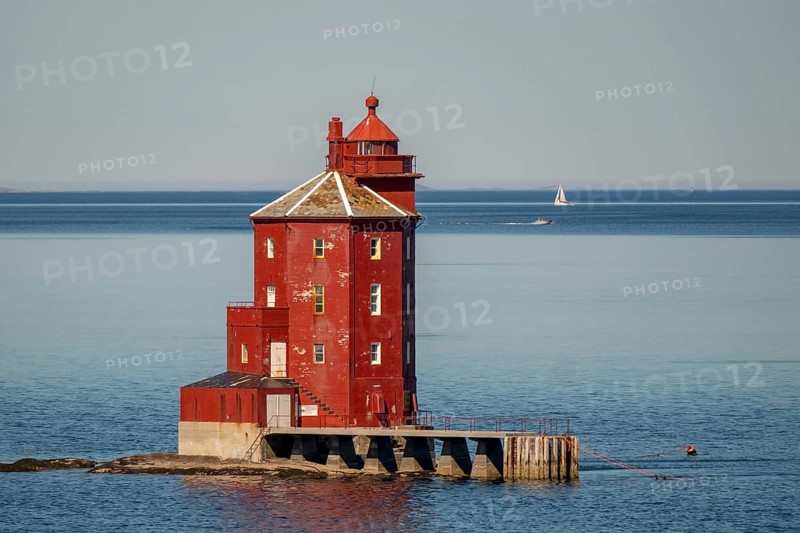 Kjeungskjær Fyr, red lighthouse, off the Norwegian coast on a small archipelago off Ã˜rland, Trø¸ndelag.Uthaug, Trø¸ndelag, Norway, Scandinavia, Europe, adventure travel, monument protection, fjord, tourism, Hurtigruten, Hurtigruten voyage, island, cruise, coast, coastal landscape, lighthouse, NOR, travel, destination, skerry, sea voyage, seabird sanctuary, sailing boat, sightseeing, tourism, Trøndelag, tower, Uthaug, octagonal, Norwegian, red colour, red facade, Scandinavian, tourist, Lroter Leutturm, wooden lighthouse, historic lighthouse, landmark, landmarking