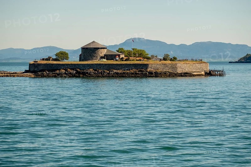 Battery Munkholmen, Munkholmen batteri, small island in the Trondheimsfjord, excursion destination, Trondheim, Trøndelag, Norway, Scandinavia, Europe, adventure travel, monument protection, leisure, leisure pool, leisure activities, tourism, Hurtigruten, Hurtigruten voyage, island, cruise, Munkholmen, NOR, travel, destination, sea voyage, sight, sightseeing, sunbathing, tourism, Trøndelag, former monastery, Norwegian, Scandinavian, touristic