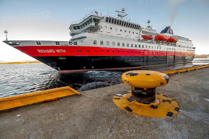 Ship MS Richard With, harbour Molde with bollard, Møre og Romsdal, Norway, Scandinavia, Europe, adventure trip, tourism, harbour, Hurtigruten, Hurtigruten trip, cruise, cruise ship, Molde, Møre og Romsdal, NOR, shipping company Hurtigruten AS, trip, destination, ship, sea trip, sightseeing, tourism, Norwegian, Scandinavian, touristic