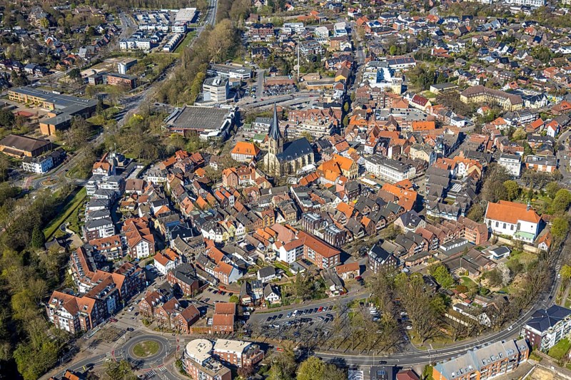 Aerial view, St. Christophorus Church and historic town hall on the market square in the old town, on the right the Capuchin monastery, Werne, Ruhr area, North Rhine-Westphalia, Germany, place of worship, authority, DE, Europe, religious community, place of worship, sacred site, city centre view, church, church community, monastery, denomination, aerial view, aerial photography, aerial photography, Münsterland, town hall, religion, religious site, city administration, overview, bird's eye view, birds-eyes view, overview