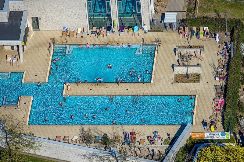 Aerial view, saltwater pool, outdoor swimming pool and bathers, sun loungers, Werne, Ruhr area, North Rhine-Westphalia, Germany, DE, adventure pool, Europe, leisure, aerial photography, aerial photography, Münsterland, thermal bath, overview, bird's eye view, birds-eyes view, overview