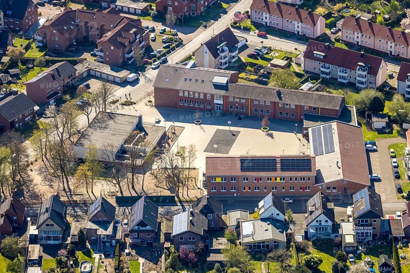 Aerial photo, Uhlandschule primary school with schoolyard, Werne, Ruhr area, North Rhine-Westphalia, Germany, education, educational institution, DE, Europe, primary school, teaching institute, aerial photo, aerial photography, aerial photography, Münsterland, school, overview, bird's-eye view, overview