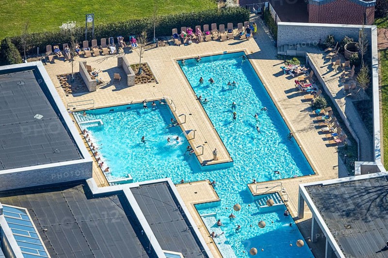 Aerial view, saltwater pool, outdoor swimming pool and bathers, sun loungers, Werne, Ruhr area, North Rhine-Westphalia, Germany, DE, adventure pool, Europe, leisure, aerial photography, aerial photography, Münsterland, thermal bath, overview, bird's eye view, birds-eyes view, overview