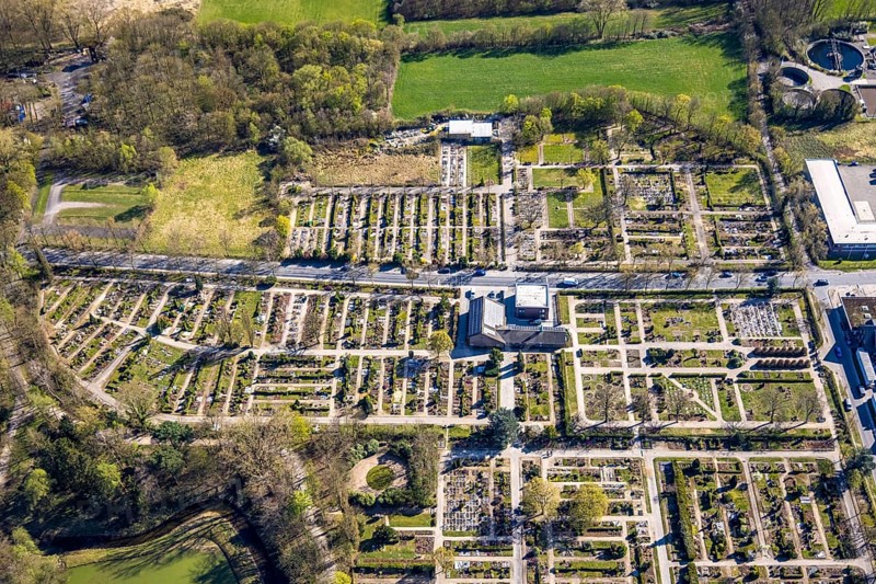 Aerial view, cemetery Südring and mourning hall Lünebrink, Werne, Ruhr area, North Rhine-Westphalia, Germany, burial place, DE, Europe, cemetery, memorial, place of worship, graves, burial ground, aerial photograph, aerial photography, aerial photography, Münsterland, resting place, overview, bird's-eye view, overview