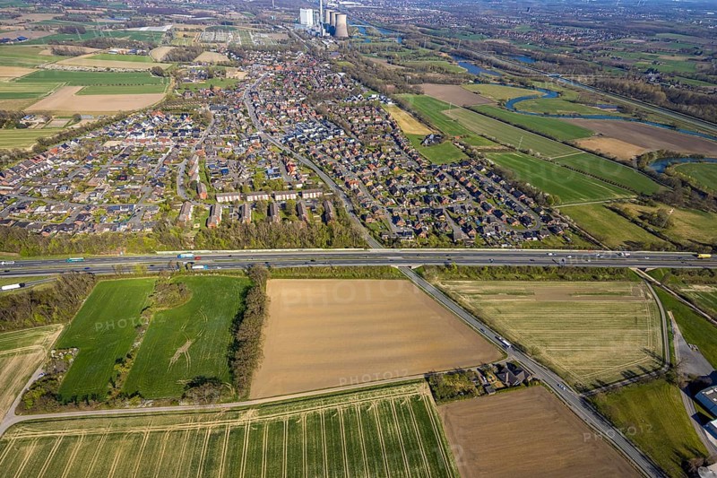 Aerial view, residential area, Stockum district with view to the WE Generation SE power plant Gersteinwerk, Stockum, motorway A1 and on the right the nature reserve Lippeaue from Stockum to Werne, Werne, Ruhr area, North Rhine-Westphalia, Germany, DE, Europe, property tax, real estate, aerial view, aerial photography, aerial photography, Münsterland, overview, bird's eye view, residential area, living and life, residential area, residential quality, residential quarter, housing estate, residential area, birds-eyes view, overview