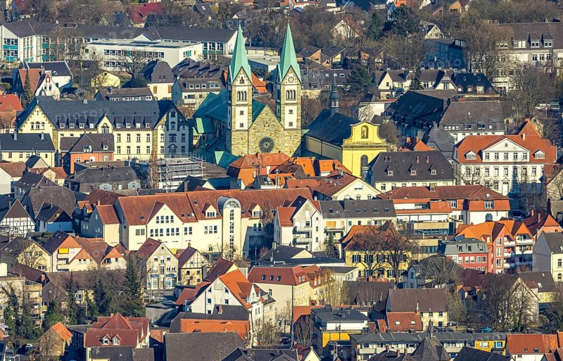 Aerial view, old town with pilgrimage basilica of the Visitation of the Virgin Mary, Werl, Soester Börde, North Rhine-Westphalia, Germany, old town, place of worship, DE, Europe, religious community, place of worship, holy place, church, parish, denomination, aerial view, aerial photography, aerial photography, religion, religious site, overview, bird's-eye view, Werl old town, birds-eyes view, overview