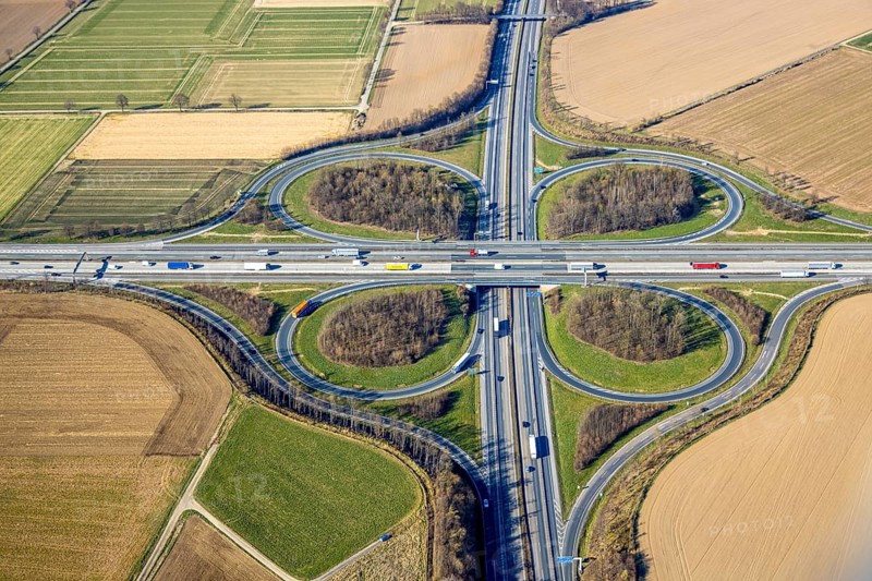 Aerial photo, Werl motorway junction of the A44 motorway and A445 motorway cloverleaf shape, Werl, Soester Börde, North Rhine-Westphalia, Germany, motorway, DE, Europe, aerial view, aerial photography, aerial photography, overview, bird's-eye view, overview