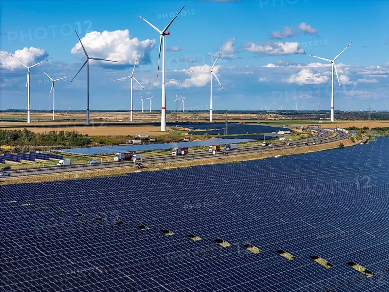 86, 5 MW peak ground-mounted photovoltaic systems, from RWE, with over 141, 000 solar modules, on a verge, over 1 km long, along the A44 motorway near Bedburg, at the Jackerath junction, recultivated open-cast mining site, wind farm north of Titz, North Rhine-Westphalia, Germany
