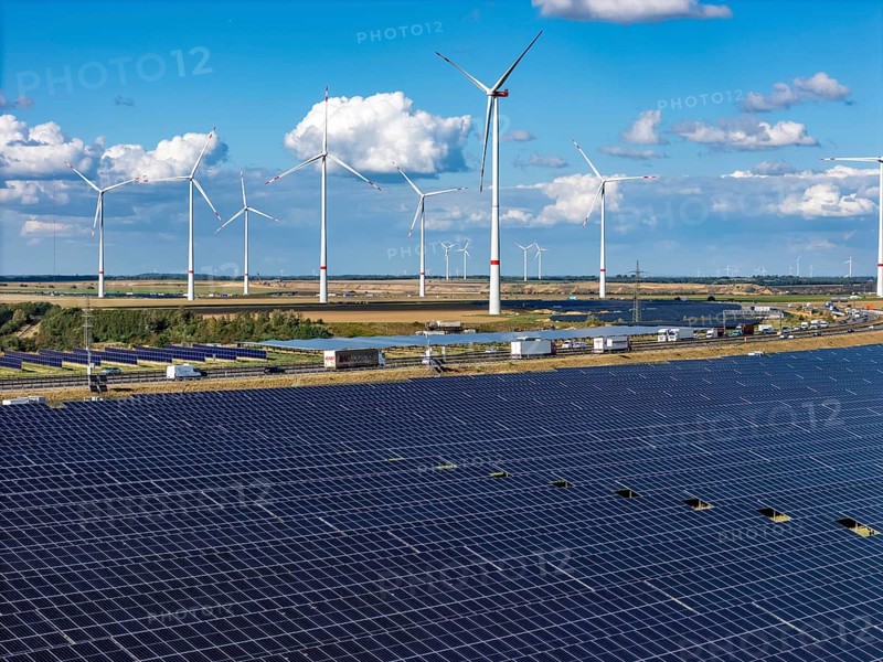 86, 5 MW peak ground-mounted photovoltaic systems, from RWE, with over 141, 000 solar modules, on a verge, over 1 km long, along the A44 motorway near Bedburg, at the Jackerath junction, recultivated open-cast mining site, wind farm north of Titz, North Rhine-Westphalia, Germany
