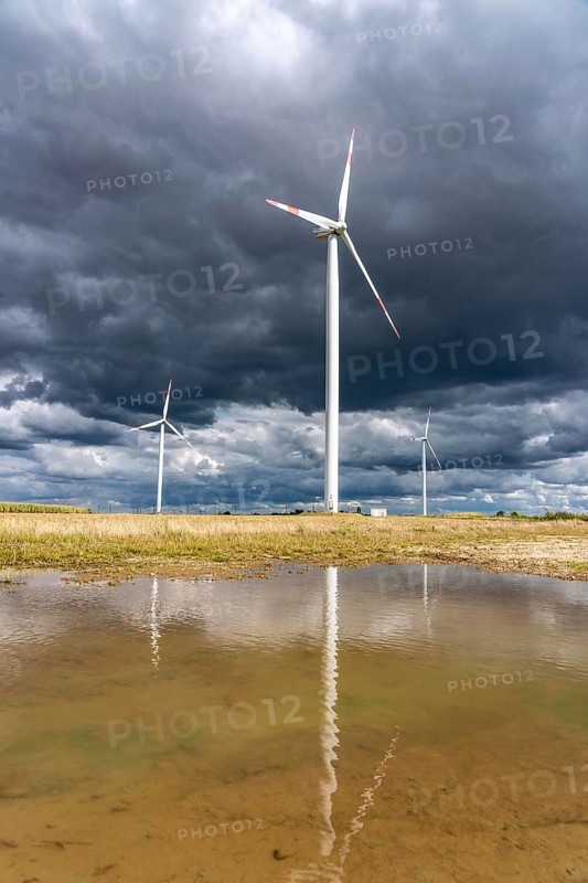 Wind farm, wind turbines, south of the village of Holzweiler, in the Rhenish lignite mining area south of the Garzweiler open-cast mine, dark storm clouds, North Rhine-Westphalia, Germany
