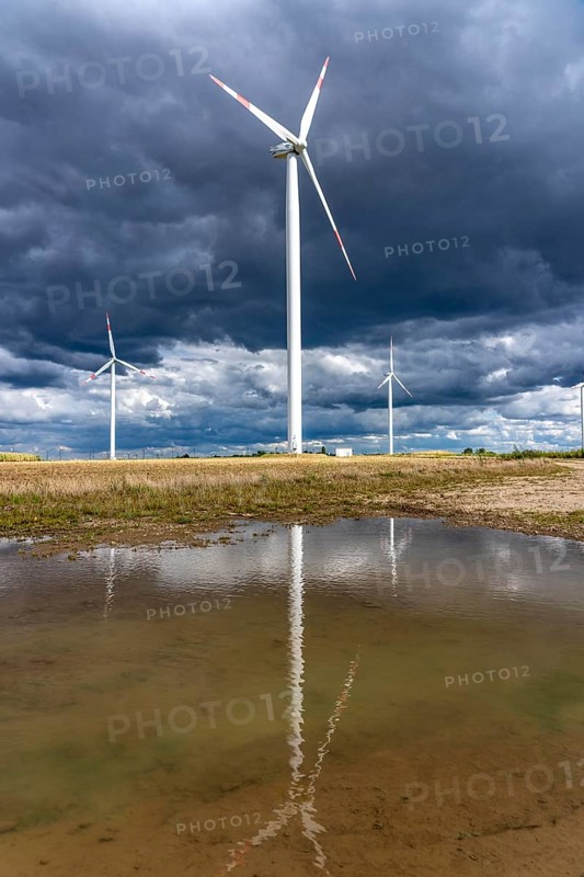 Wind farm, wind turbines, south of the village of Holzweiler, in the Rhenish lignite mining area south of the Garzweiler open-cast mine, dark storm clouds, North Rhine-Westphalia, Germany