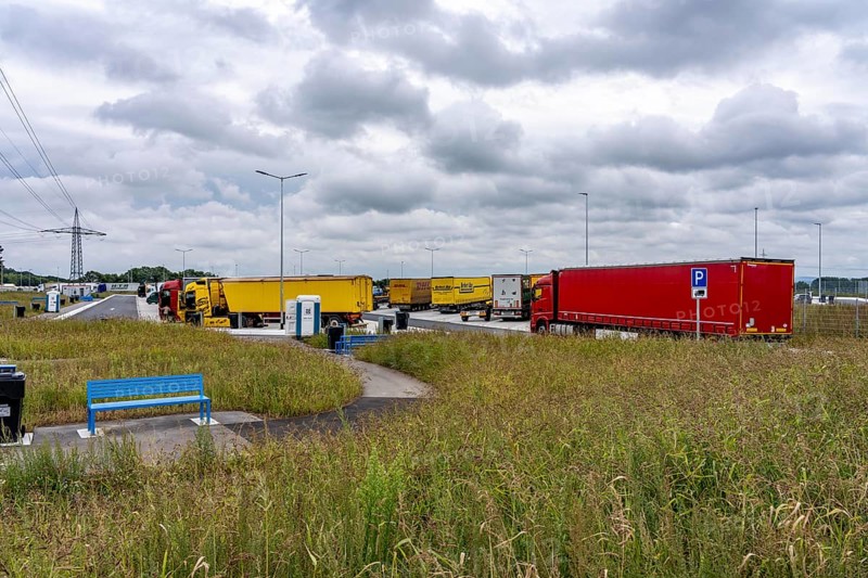 New large service area for trucks on the A1 motorway, largest parking area for trucks in North Rhine-Westphalia, at the Lichtendorf-Süd service area, near Schwerte, 170 trucks now have space at the new service area, cars and trucks park separately, sufficient space for manoeuvring, North Rhine-Westphalia, Germany