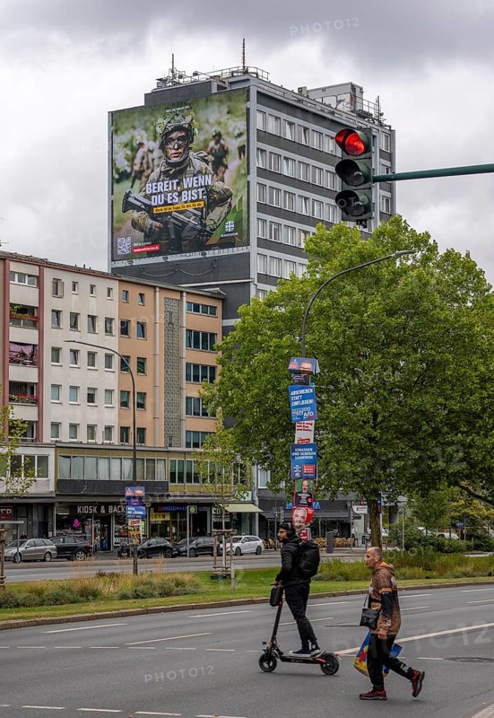 Large-format advertising poster of the German Armed Forces, for recruitment, on a residential building in Essen, on Viehofer Platz, North Rhine-Westphalia, Germany