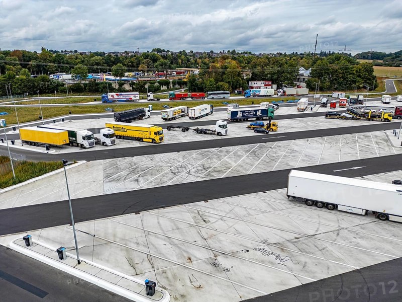 New large service area for trucks on the A1 motorway, largest parking area for trucks in North Rhine-Westphalia, at the Lichtendorf-Süd service area, near Schwerte, 170 trucks now have space at the new service area, cars and trucks park separately, sufficient space for manoeuvring, North Rhine-Westphalia, Germany