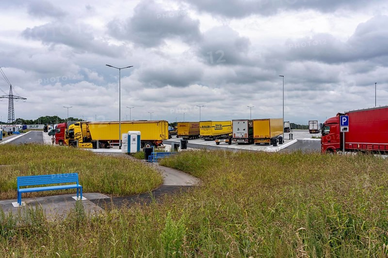 New large service area for trucks on the A1 motorway, largest parking area for trucks in North Rhine-Westphalia, at the Lichtendorf-Süd service area, near Schwerte, 170 trucks now have space at the new service area, cars and trucks park separately, sufficient space for manoeuvring, North Rhine-Westphalia, Germany