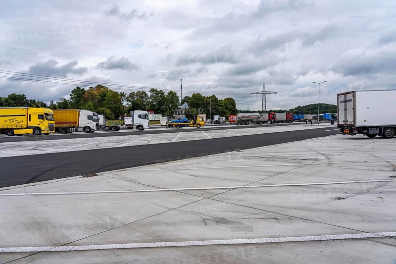 New large service area for trucks on the A1 motorway, largest parking area for trucks in North Rhine-Westphalia, at the Lichtendorf-Süd service area, near Schwerte, 170 trucks now have space at the new service area, cars and trucks park separately, sufficient space for manoeuvring, North Rhine-Westphalia, Germany
