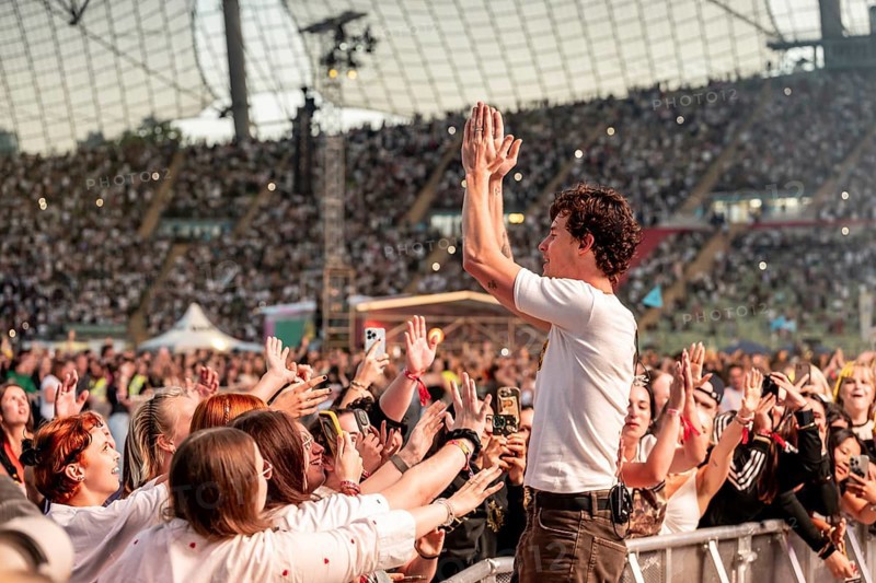 Shawn Mendes stands with the fans at the Superbloom Festival, day 2 at the Olympiapark, Munich, 31/08/2025