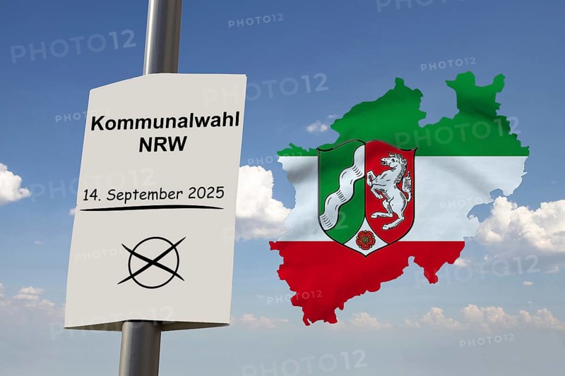 (Photomontage) Election poster with text KOMMUNALWAHL North Rhine-Westphalia 14 SEPTEMBER 2025 next to the outline of North Rhine-Westphalia, cropped in front of a blue sky